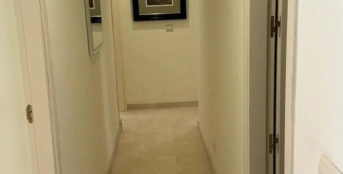 Venta de apartamento en planta media en Elviria 10