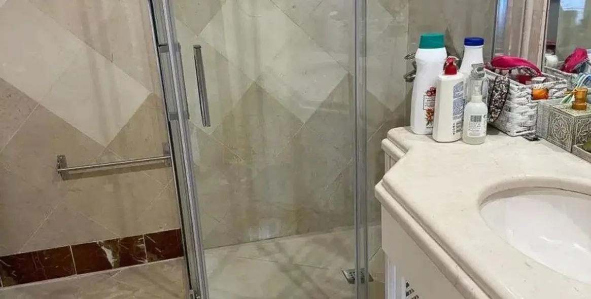 Venta de apartamento en planta media en Elviria 12