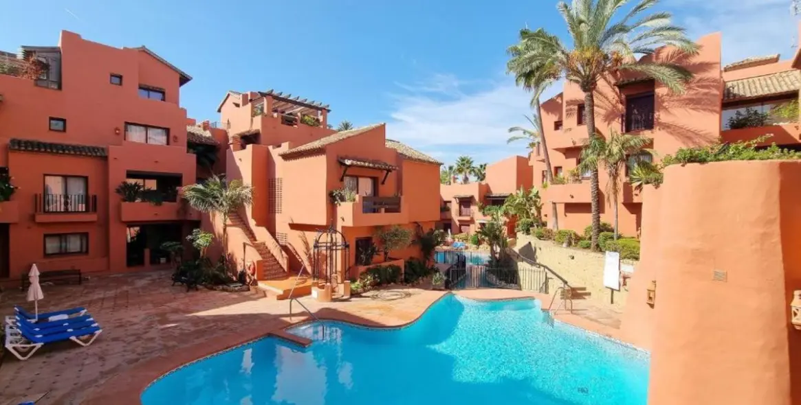 Продажа апартаментов на среднем этаже в Elviria 1