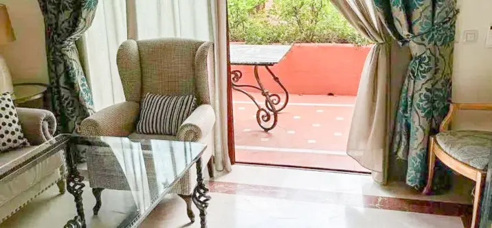 Sale of middle floor apartment in Elviria 3