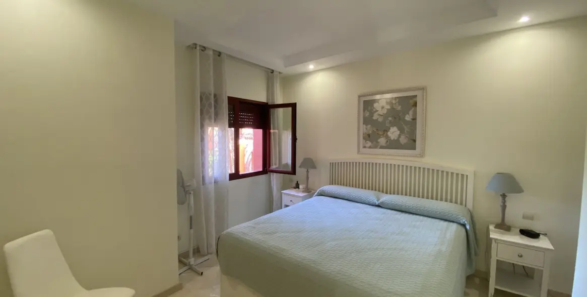 Venta de apartamento en planta media en Elviria 14