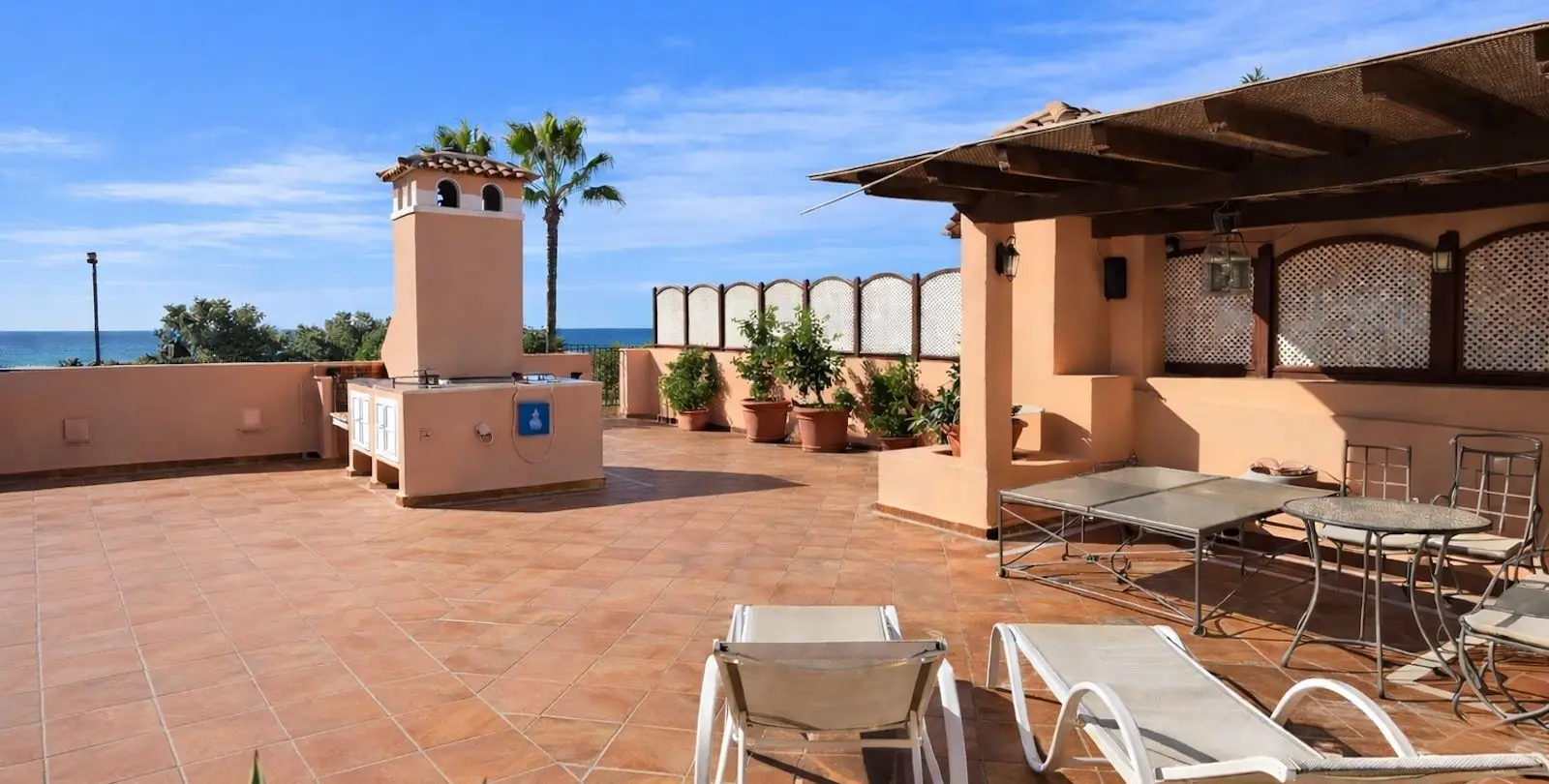Sale of penthouse in New Golden Mile 2