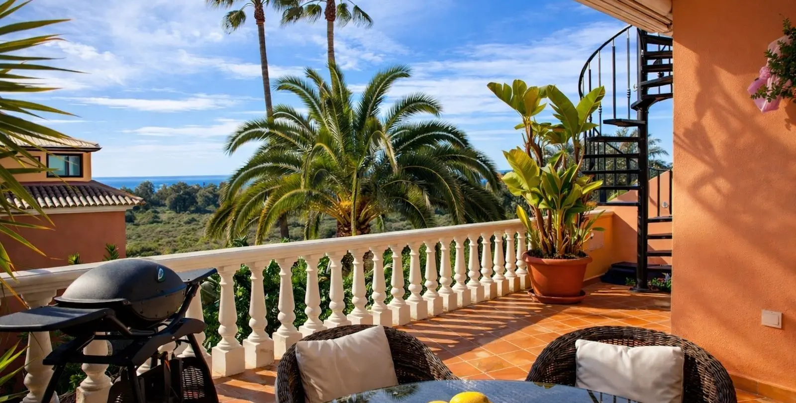 Sale of penthouse in New Golden Mile 4
