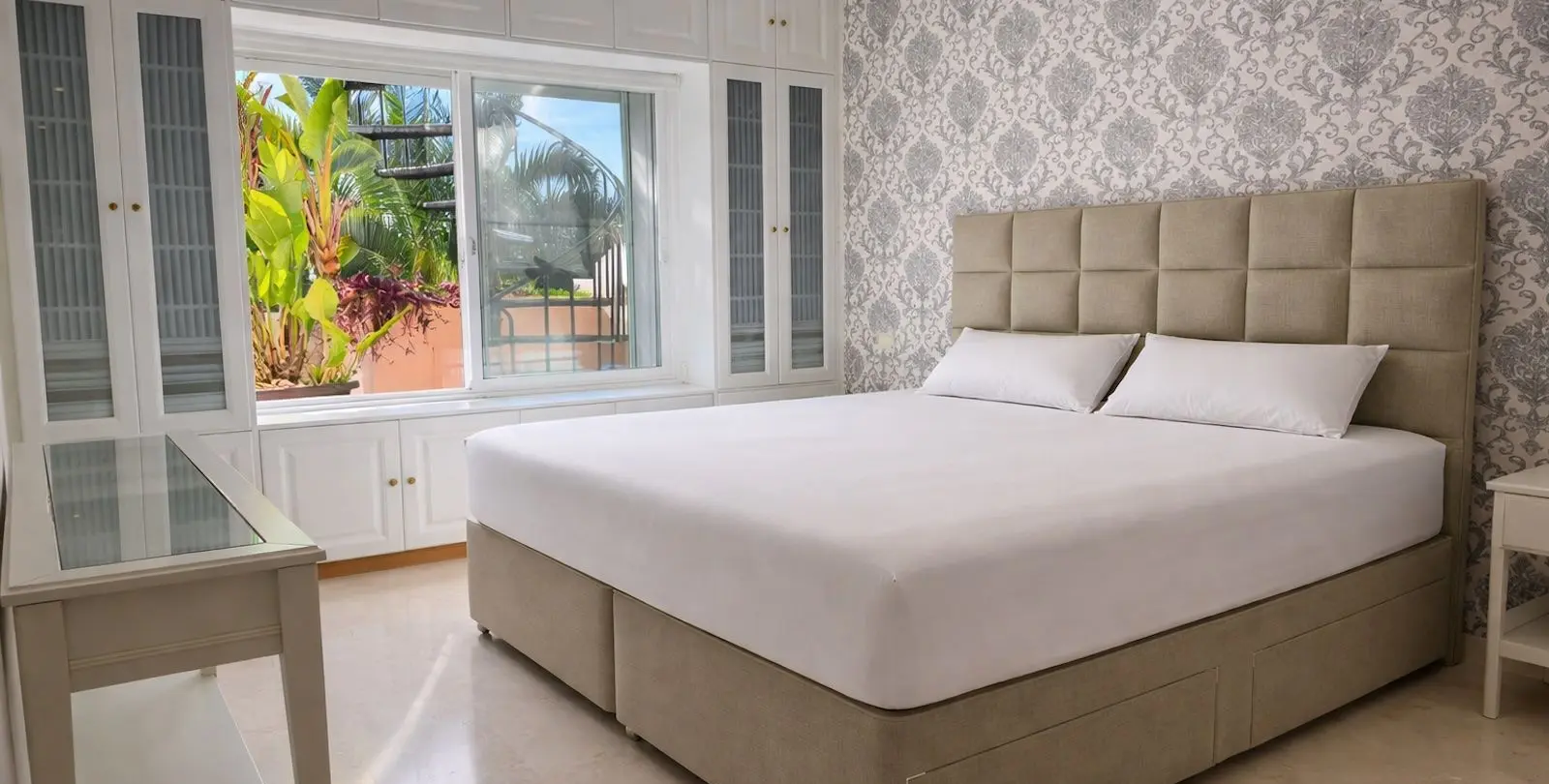 Sale of penthouse in New Golden Mile 5