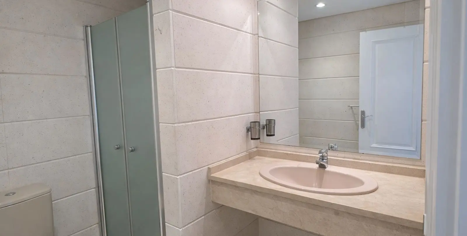 Sale of penthouse in New Golden Mile 11