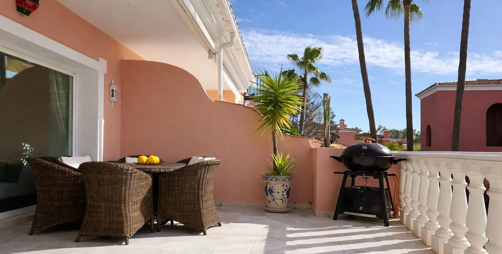 Sale of penthouse in New Golden Mile 13