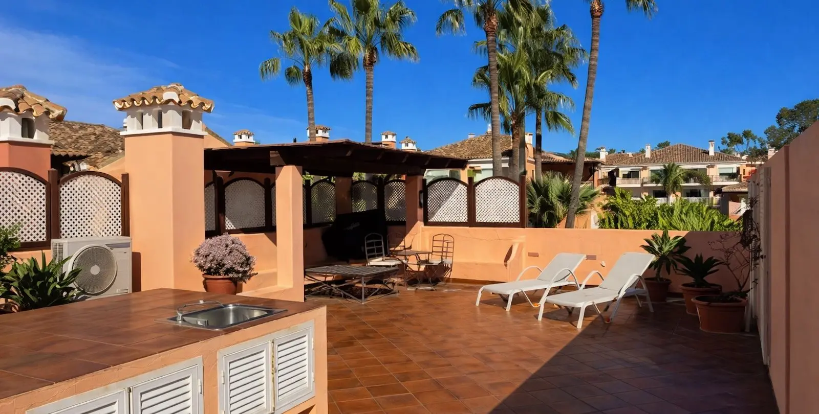 Sale of penthouse in New Golden Mile 17