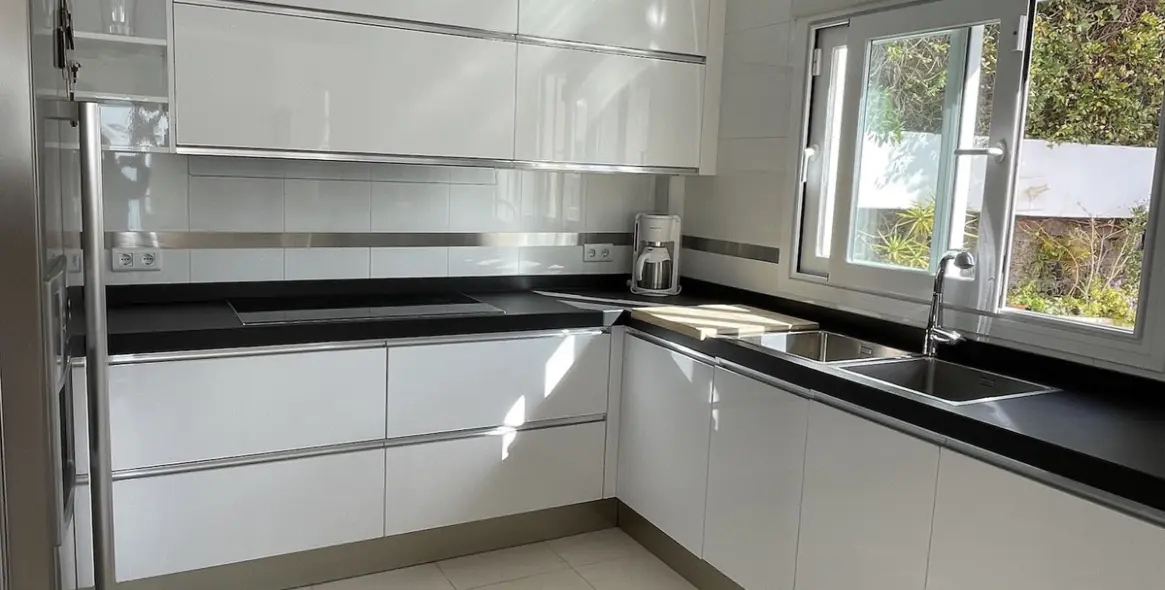 Продажа  отдельно стоящей виллы в Torrox Costa 5