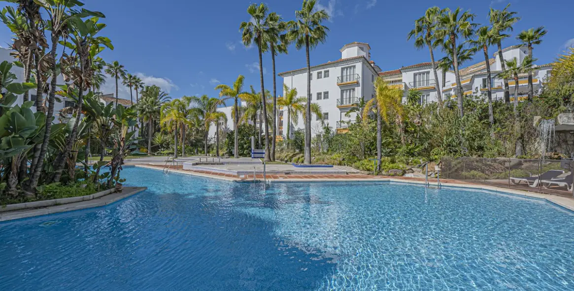 Sale of ground floor apartment in Elviria 1