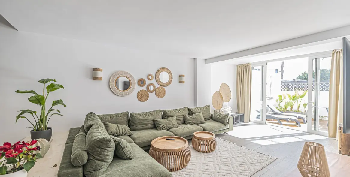 Sale of ground floor apartment in Elviria 2