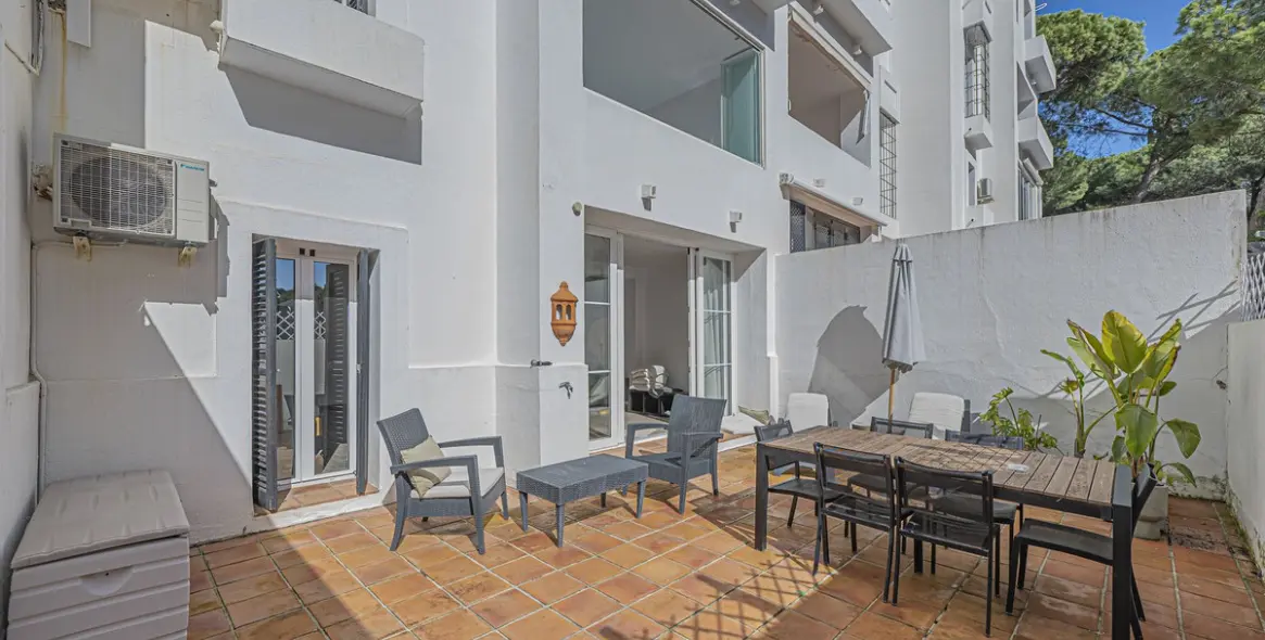 Sale of ground floor apartment in Elviria 4