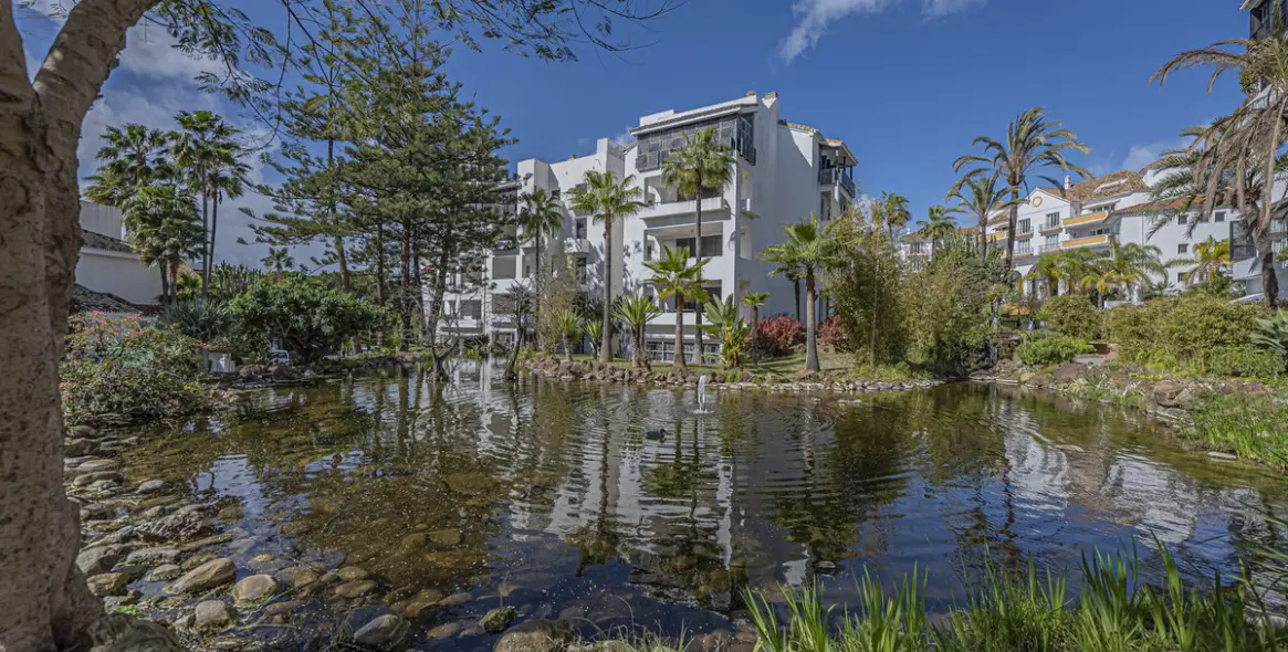 Sale of ground floor apartment in Elviria 11