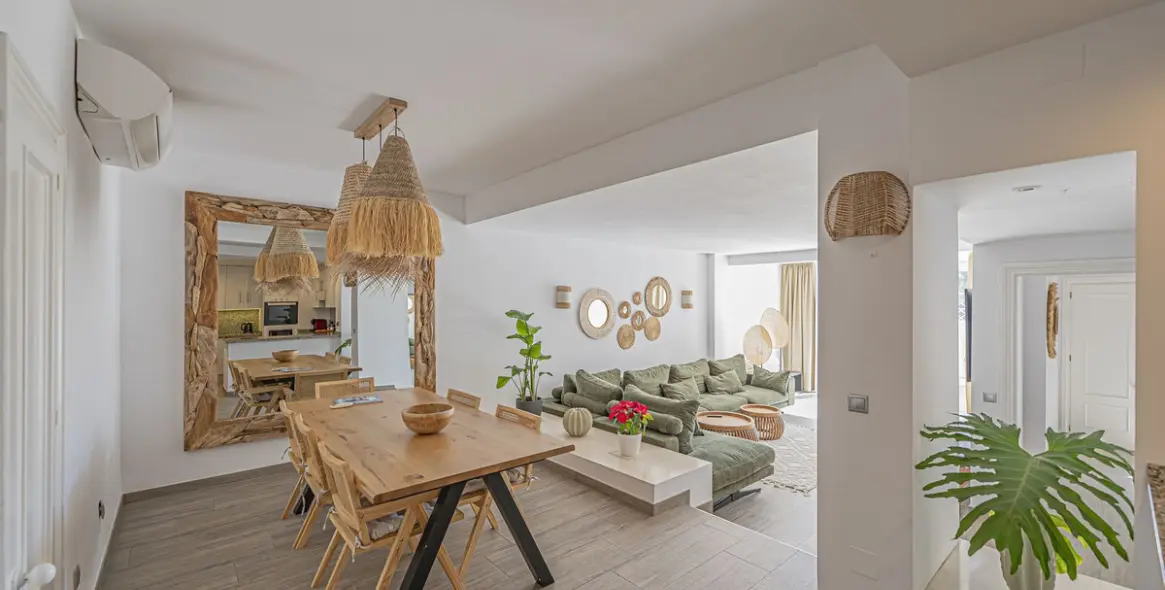 Sale of ground floor apartment in Elviria 12