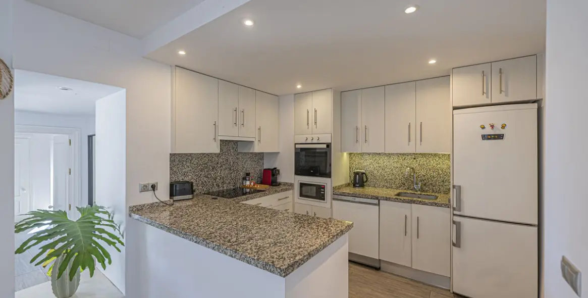 Sale of ground floor apartment in Elviria 14