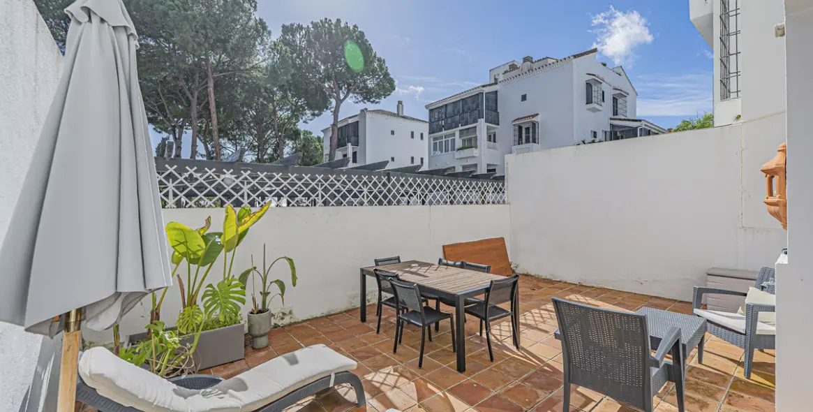 Sale of ground floor apartment in Elviria 15