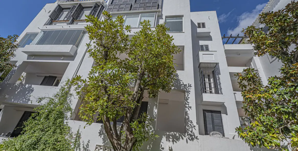 Sale of ground floor apartment in Elviria 16