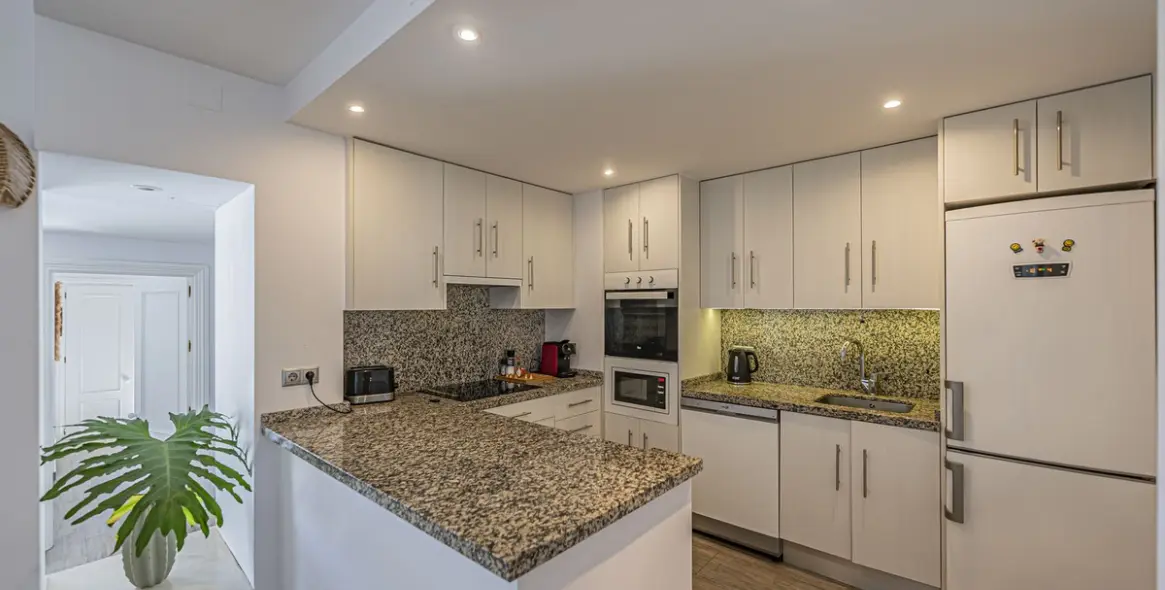 Sale of ground floor apartment in Elviria 17