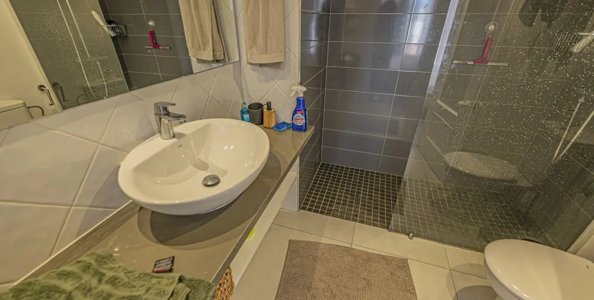 Sale of ground floor apartment in Elviria 20