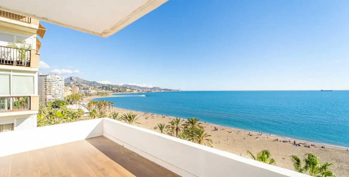 Venta de apartamento en planta media en Málaga Este 1