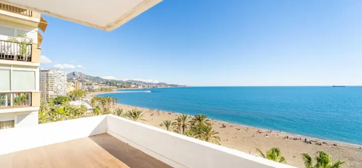 Venta de apartamento en planta media en Málaga Este 0