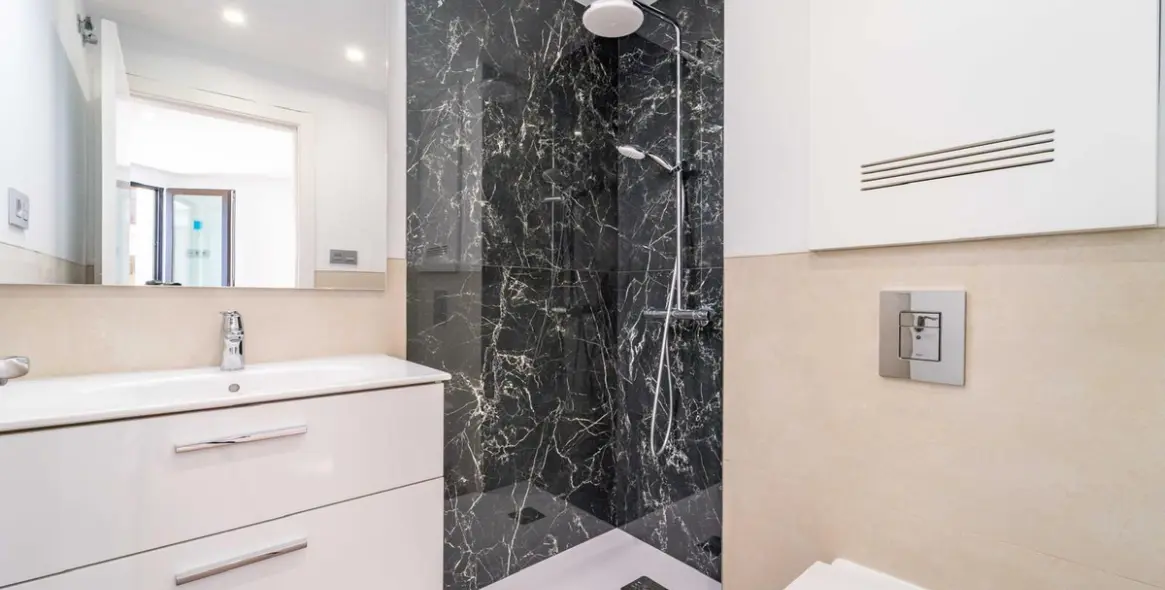 Venta de apartamento en planta media en Málaga Este 2