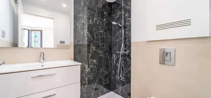 Venta de apartamento en planta media en Málaga Este 1