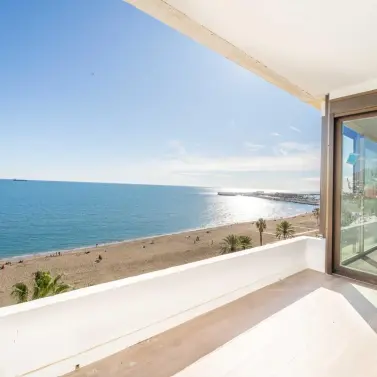 Venta de apartamento en planta media en Málaga Este