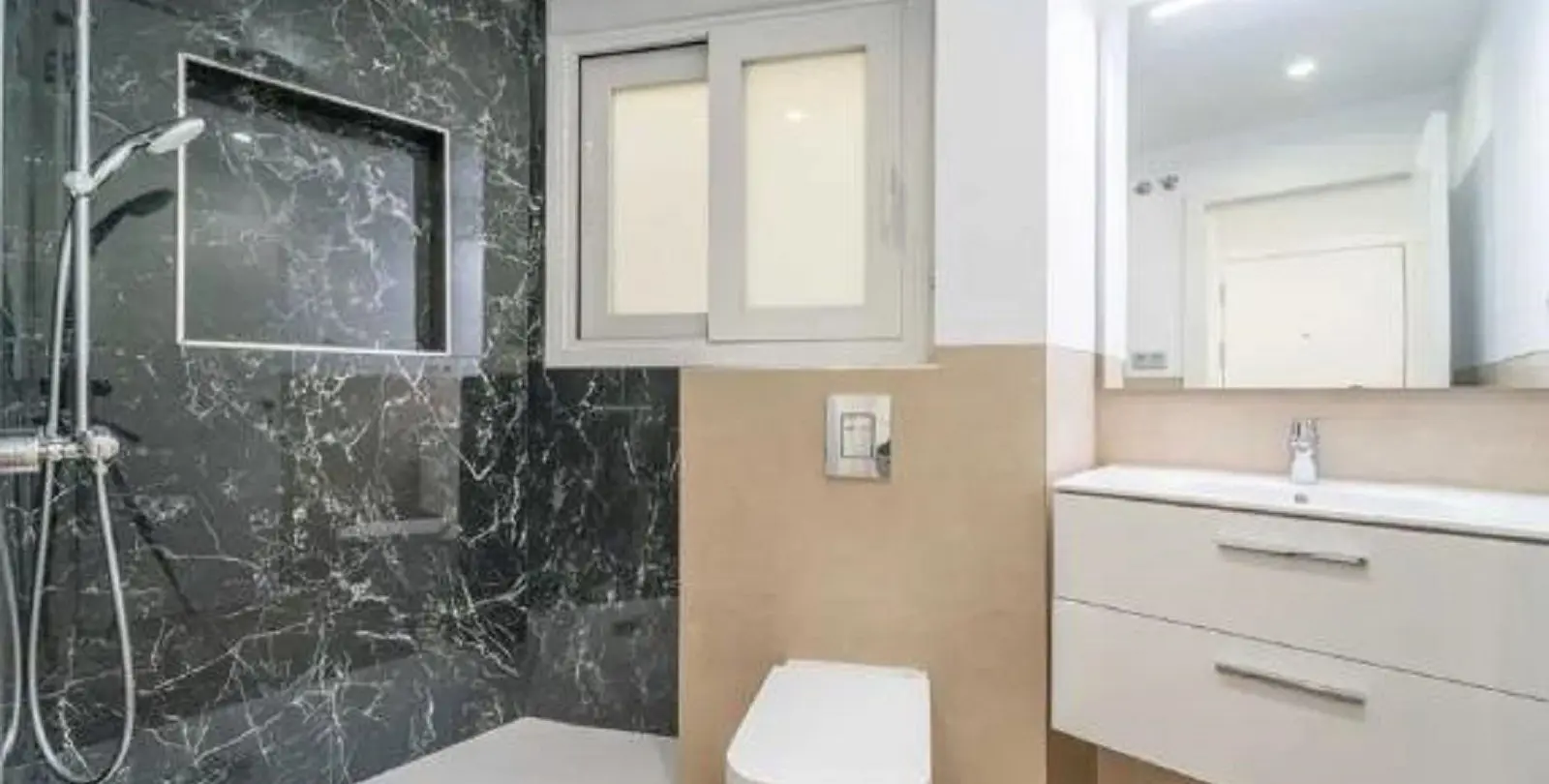 Продажа апартаментов на среднем этаже в Málaga Este 4
