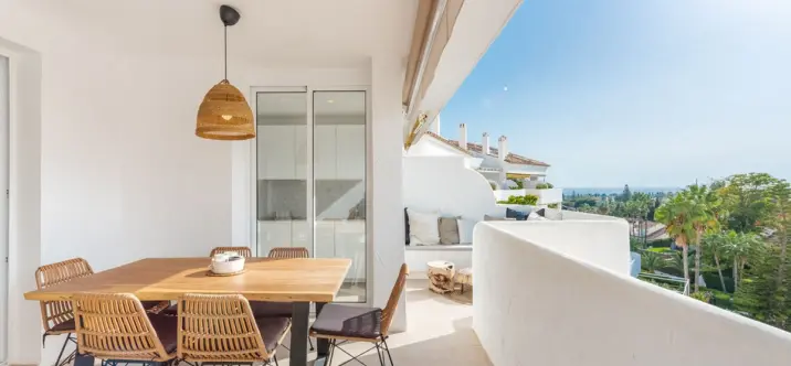 Продажа двухуровневого пентхауса в Nueva Andalucía 0