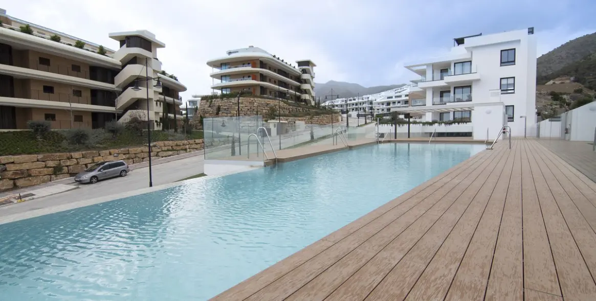 Продажа апартаментов на первом этаже в Higueron 18