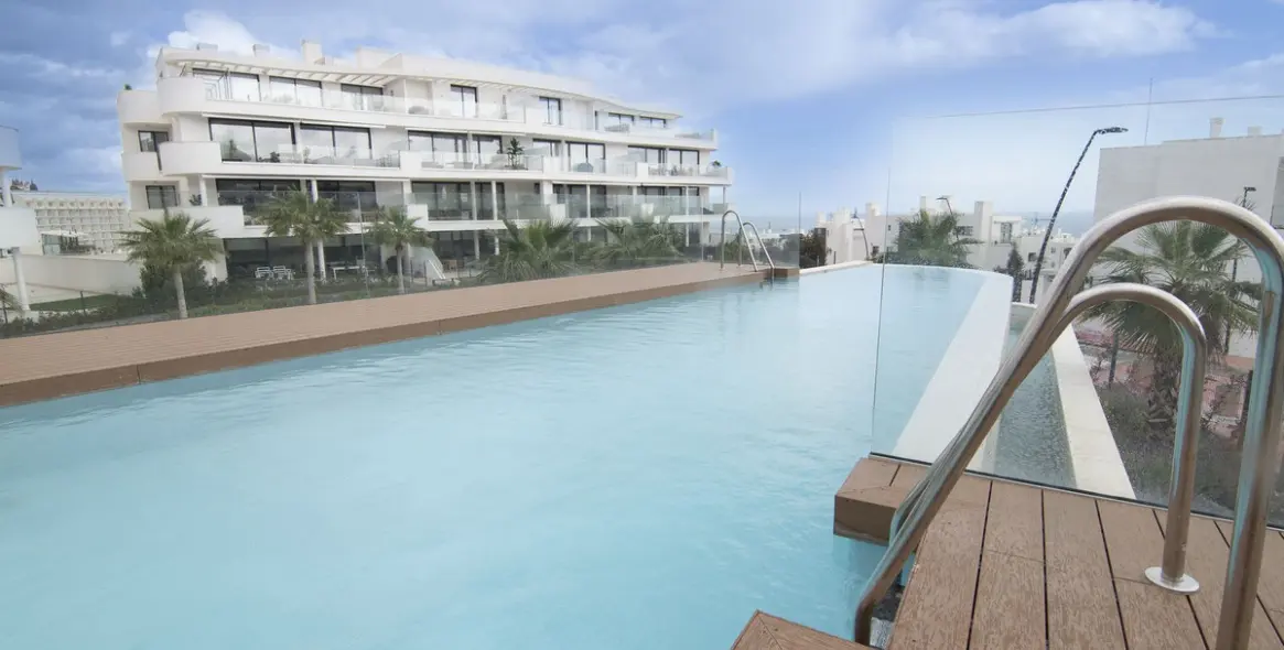 Продажа апартаментов на первом этаже в Higueron 19