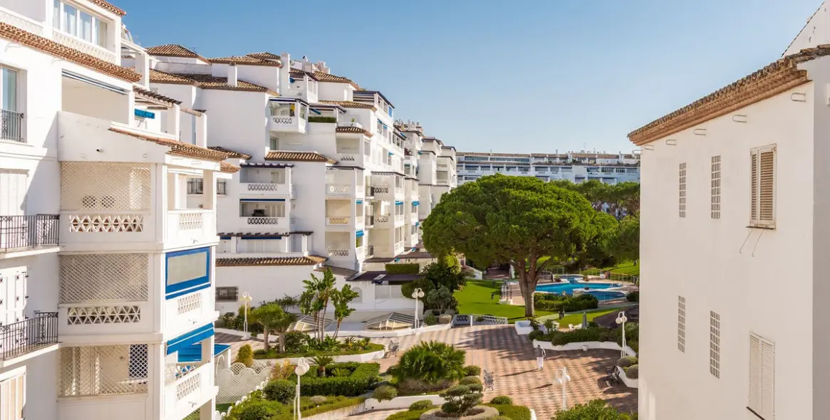 Продажа апартаментов на среднем этаже в Puerto Banús 6