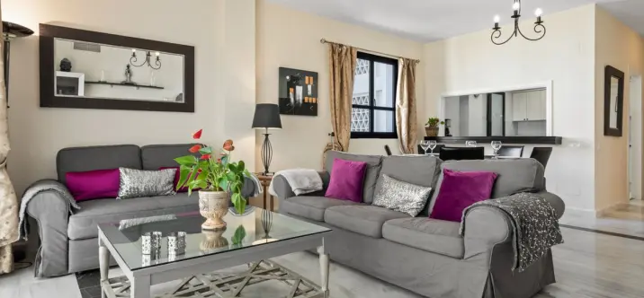 Sale of middle floor apartment in Puerto Banús 0