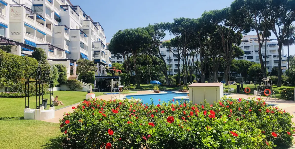 Продажа апартаментов на среднем этаже в Puerto Banús 26