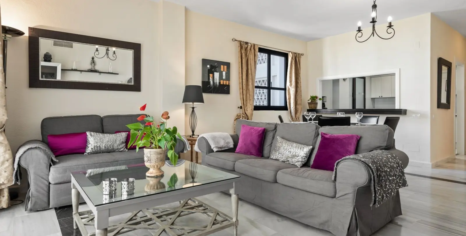 Sale of middle floor apartment in Puerto Banús 1