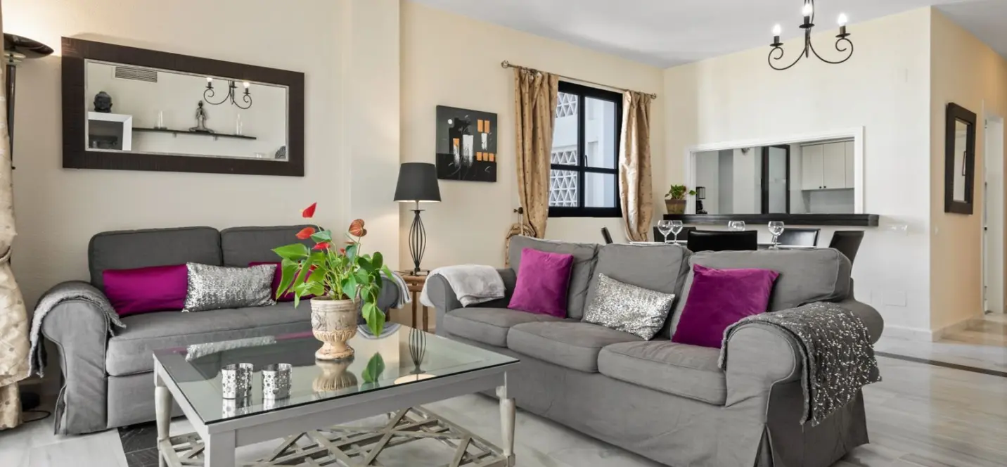Venta de apartamento en planta media en Puerto Banús 0
