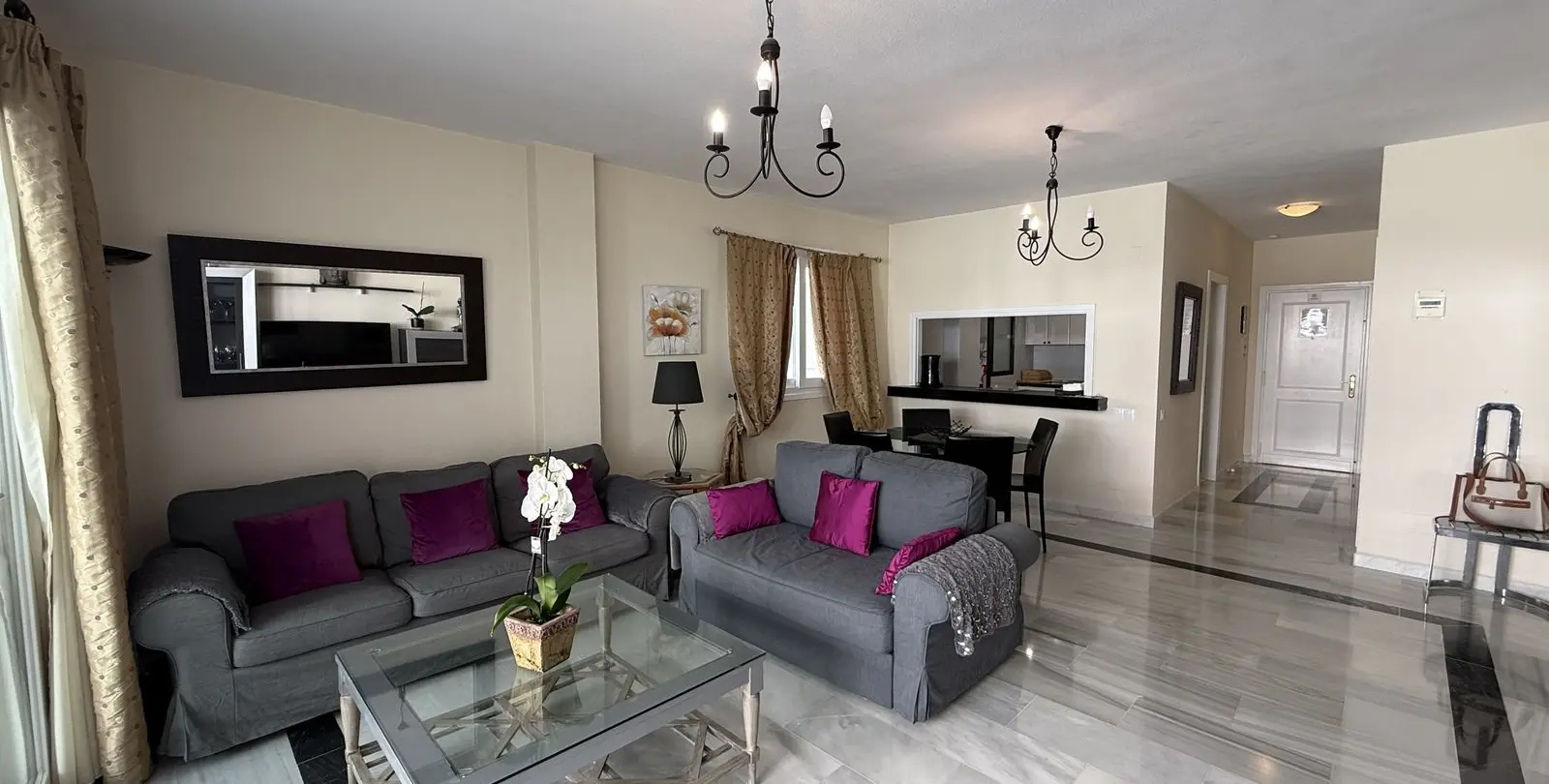 Sale of middle floor apartment in Puerto Banús 6