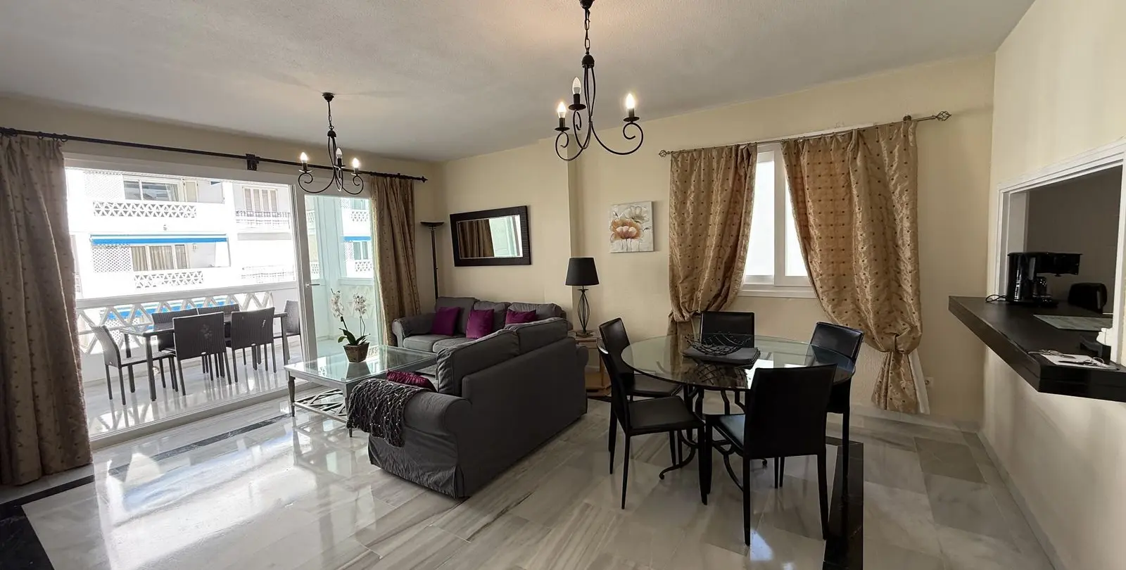 Sale of middle floor apartment in Puerto Banús 7