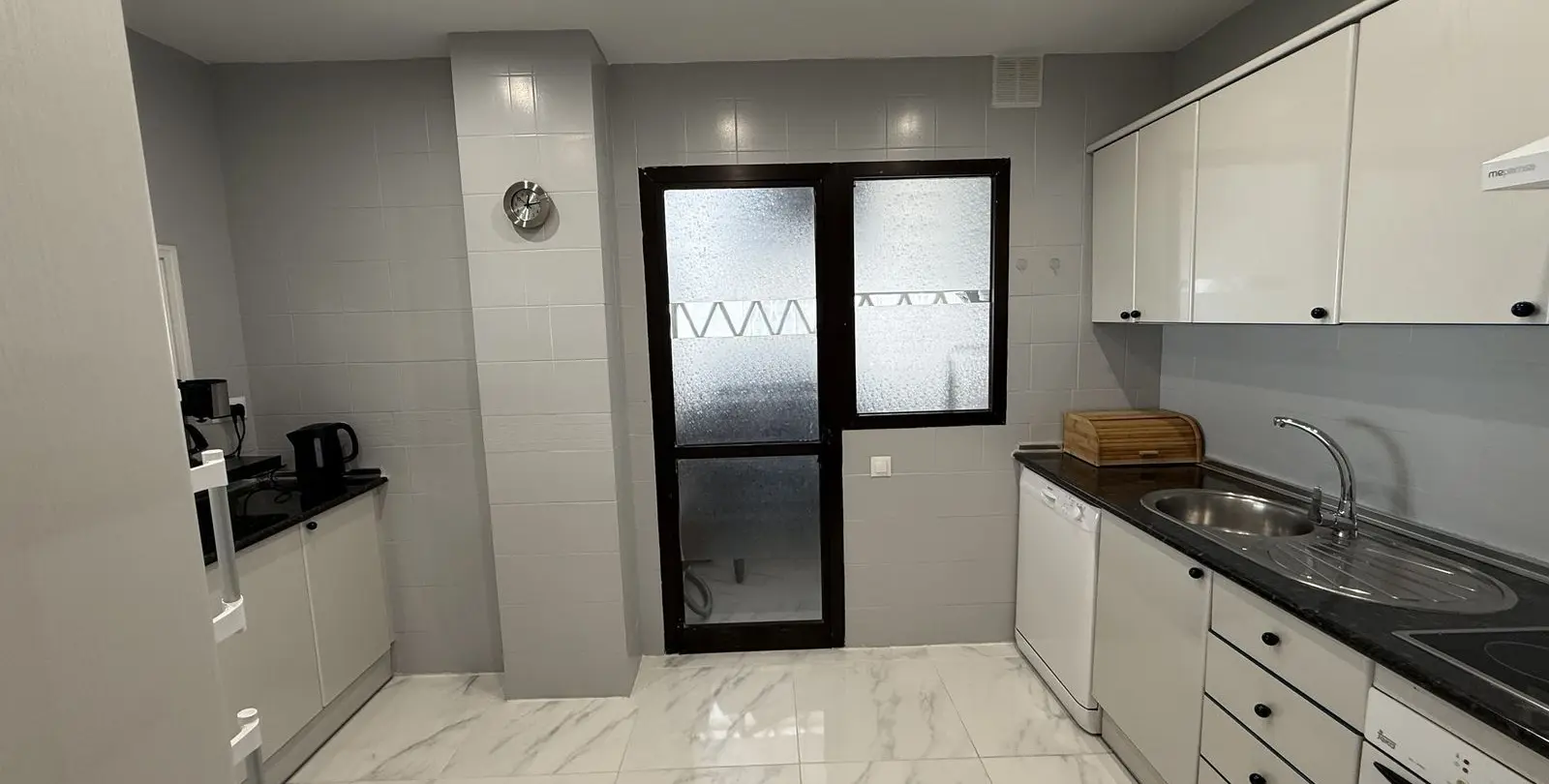 Sale of middle floor apartment in Puerto Banús 9