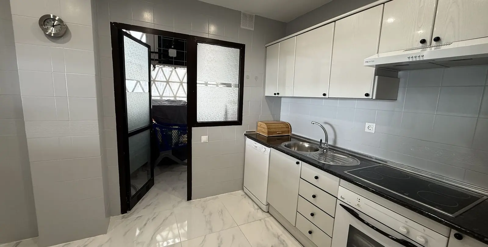 Sale of middle floor apartment in Puerto Banús 11