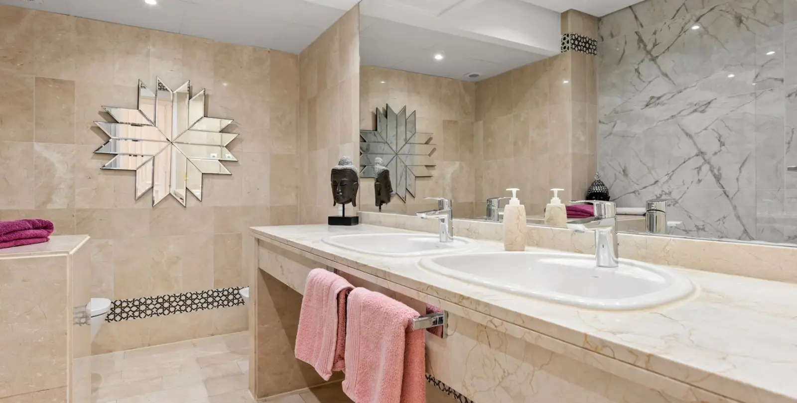 Sale of middle floor apartment in Puerto Banús 16