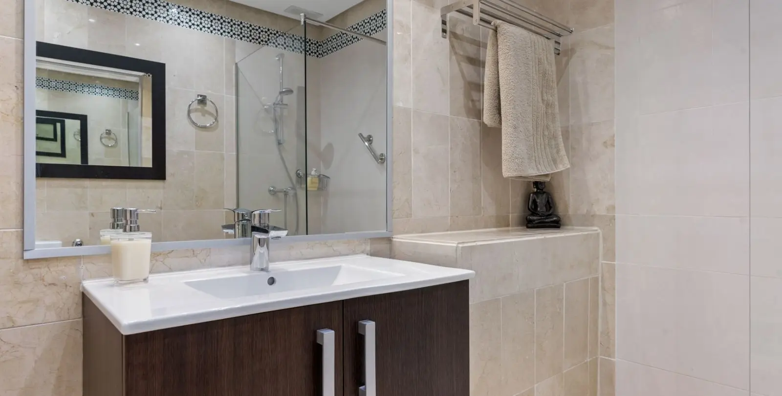 Sale of middle floor apartment in Puerto Banús 19