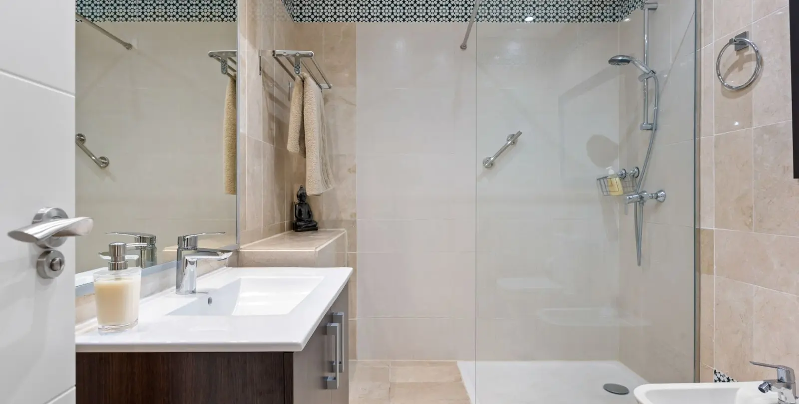 Sale of middle floor apartment in Puerto Banús 20