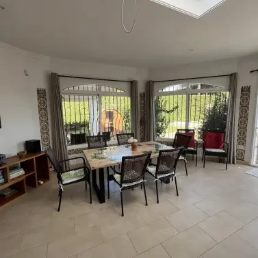 Sale of detached villa in El Chaparral