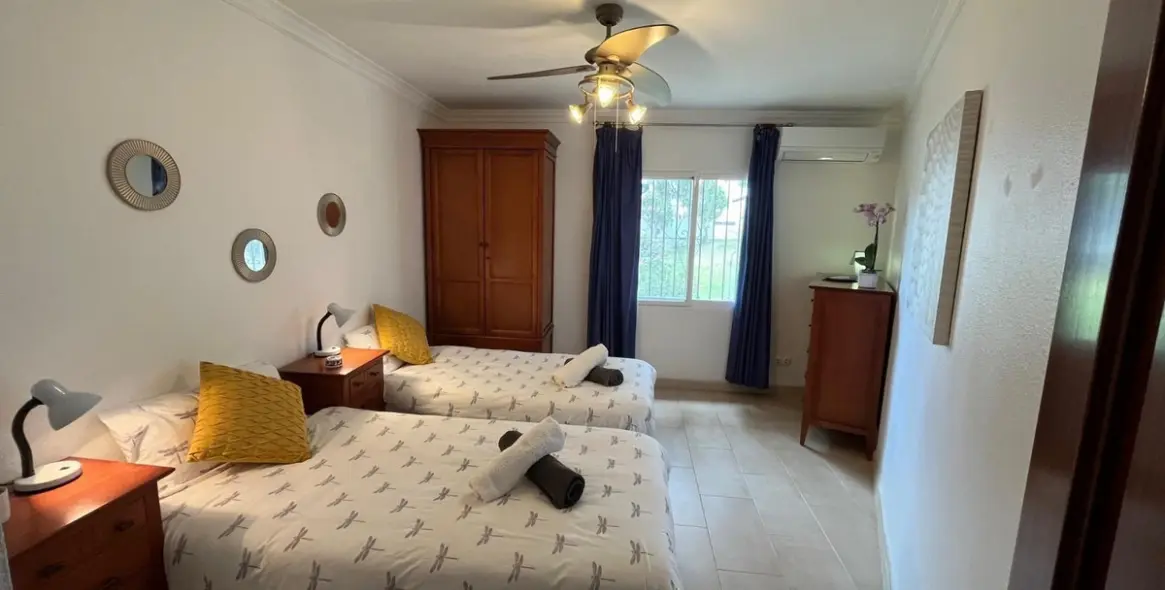 Sale of detached villa in El Chaparral 15