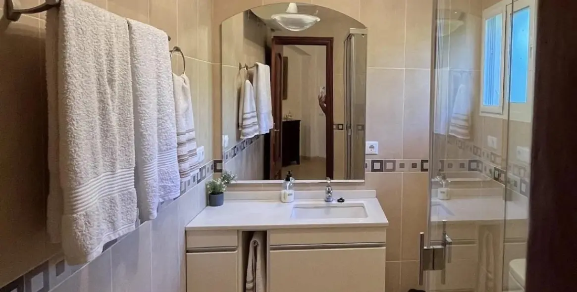 Sale of detached villa in El Chaparral 16