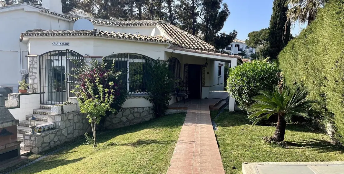 Sale of detached villa in El Chaparral 19