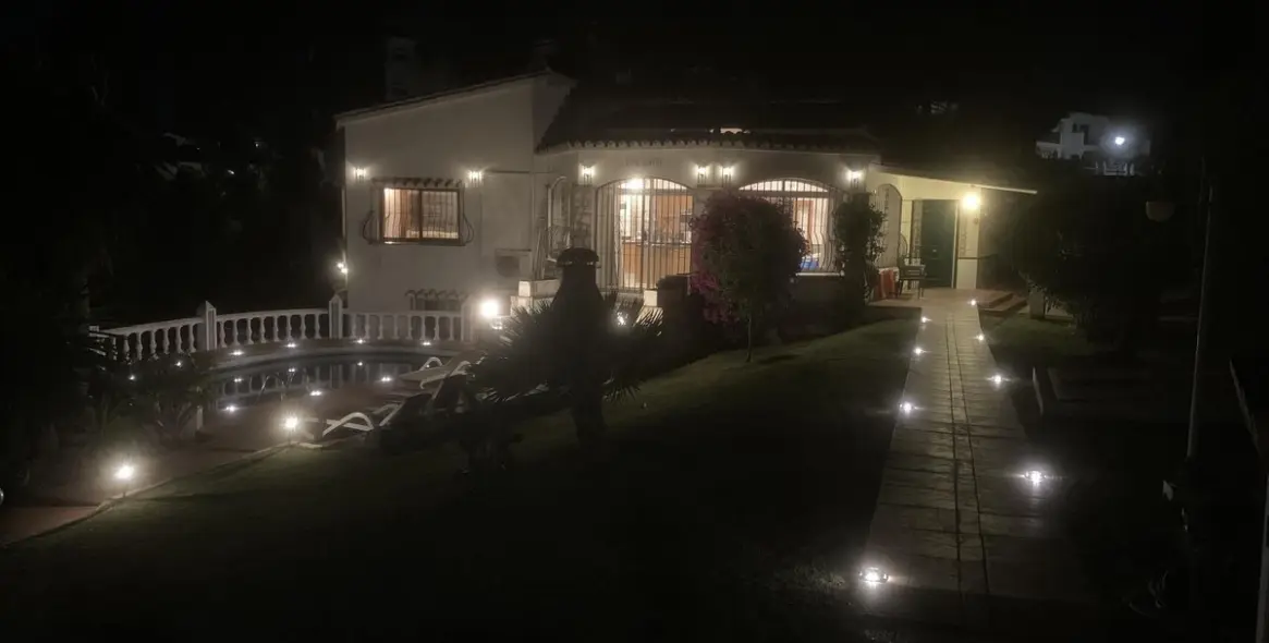 Sale of detached villa in El Chaparral 23