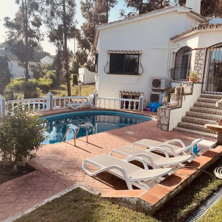 Sale of detached villa in El Chaparral