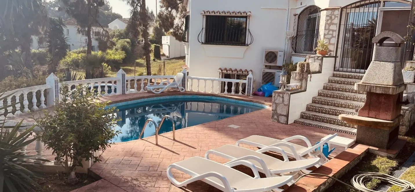Sale of detached villa in El Chaparral 1